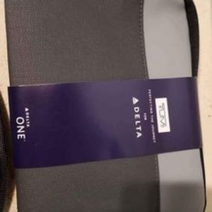 COPY - Tumi Delta Airlines travel bag